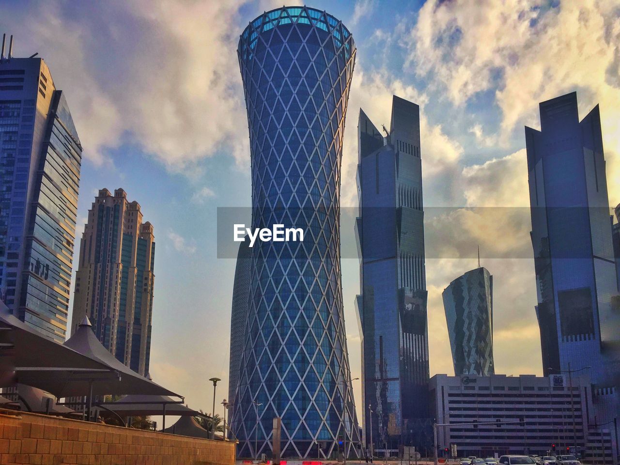 LOW ANGLE VIEW OF MODERN BUILDINGS AGAINST CLOUDY SKY