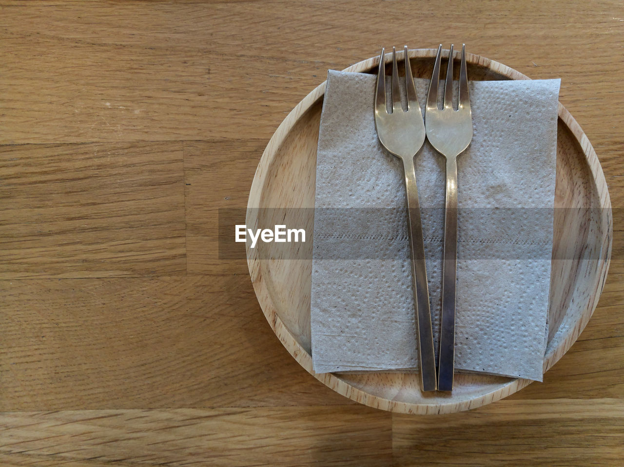 Eating utensils on table