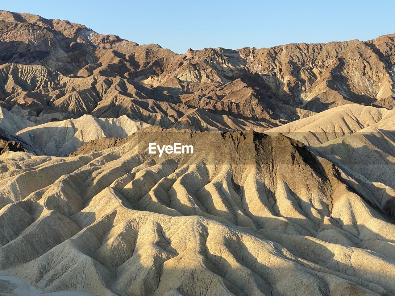 SCENIC VIEW OF DESERT AGAINST CLEAR SKY