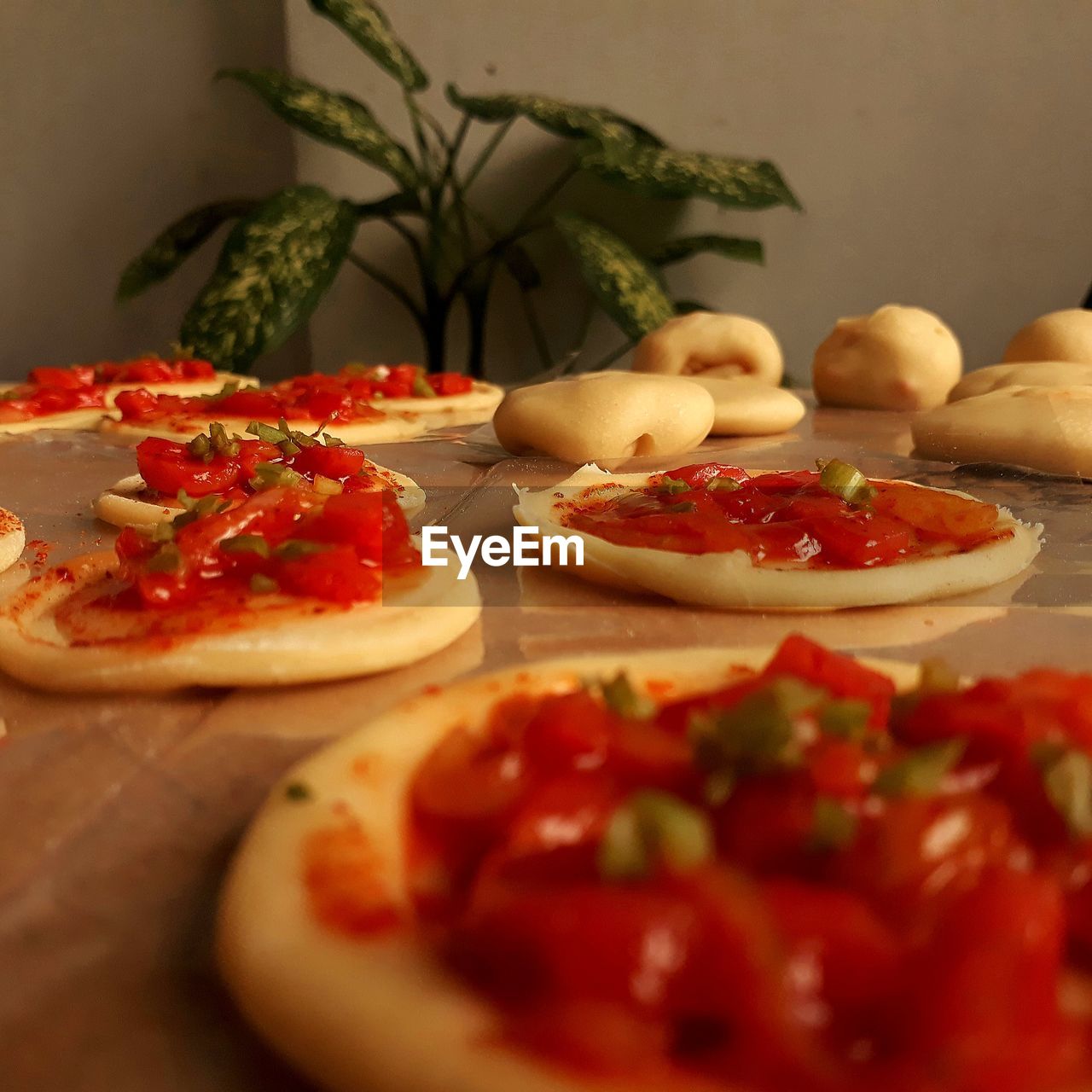 CLOSE-UP OF PIZZA SERVED IN PLATE