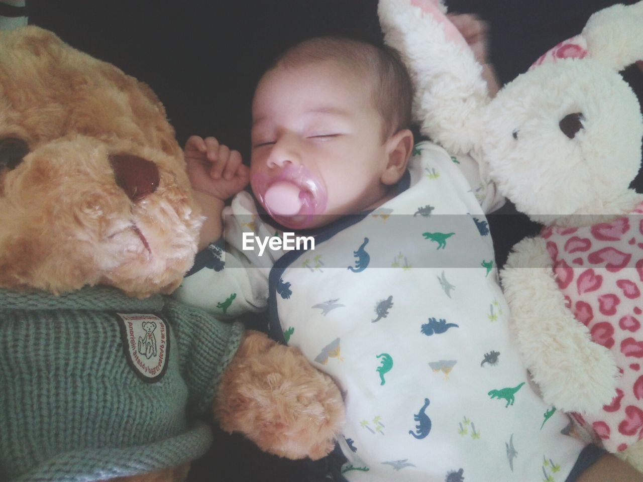 CLOSE-UP OF CUTE BABY SLEEPING ON BED