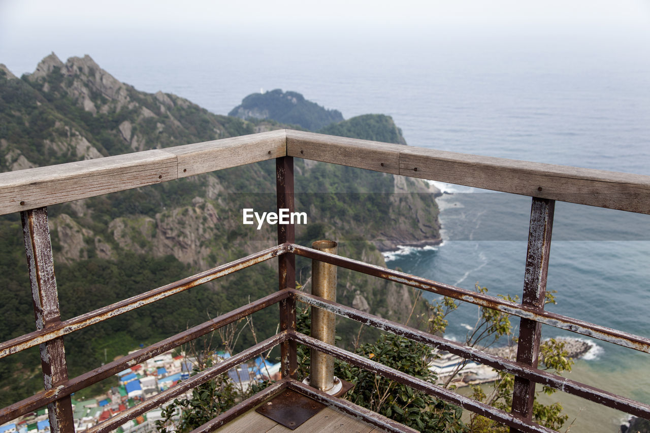 SCENIC VIEW OF SEA SEEN THROUGH RAILING