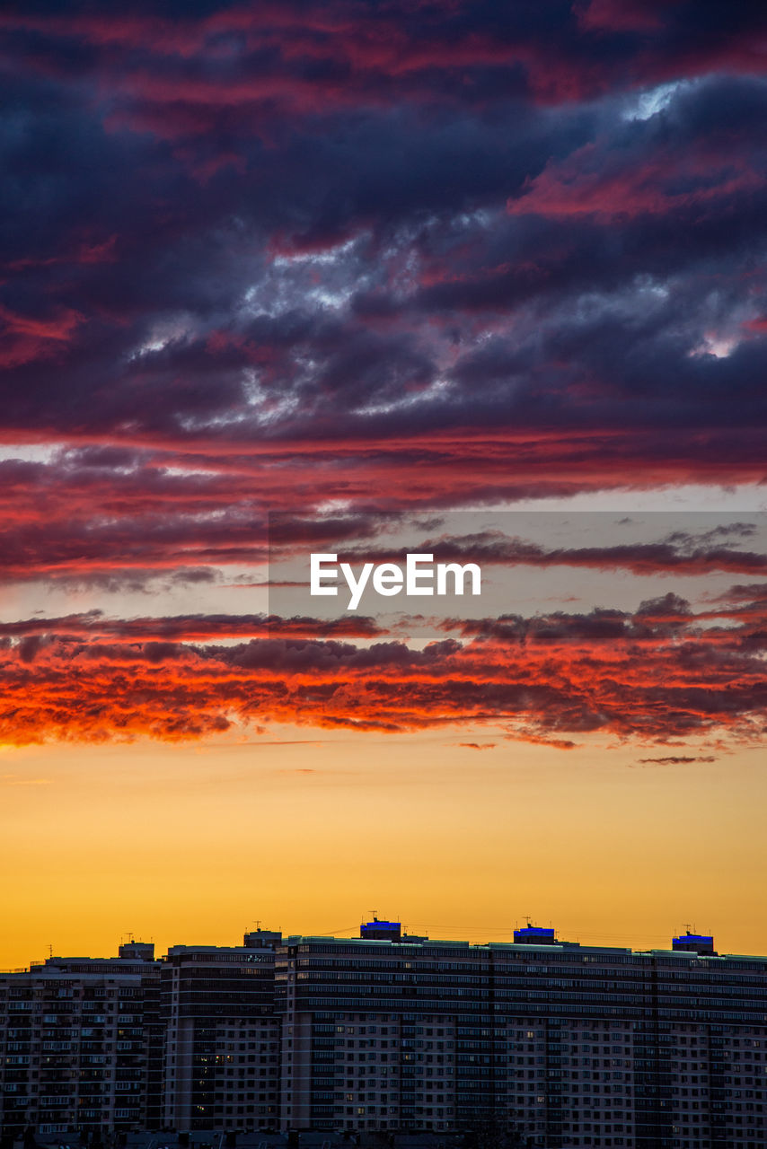 SCENIC VIEW OF BUILDINGS AGAINST DRAMATIC SKY