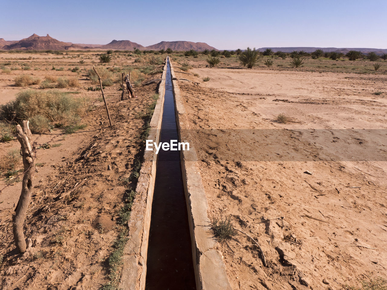 This water in the irrigation ditch soaks the gardens, plantings and date palms in the oasis.