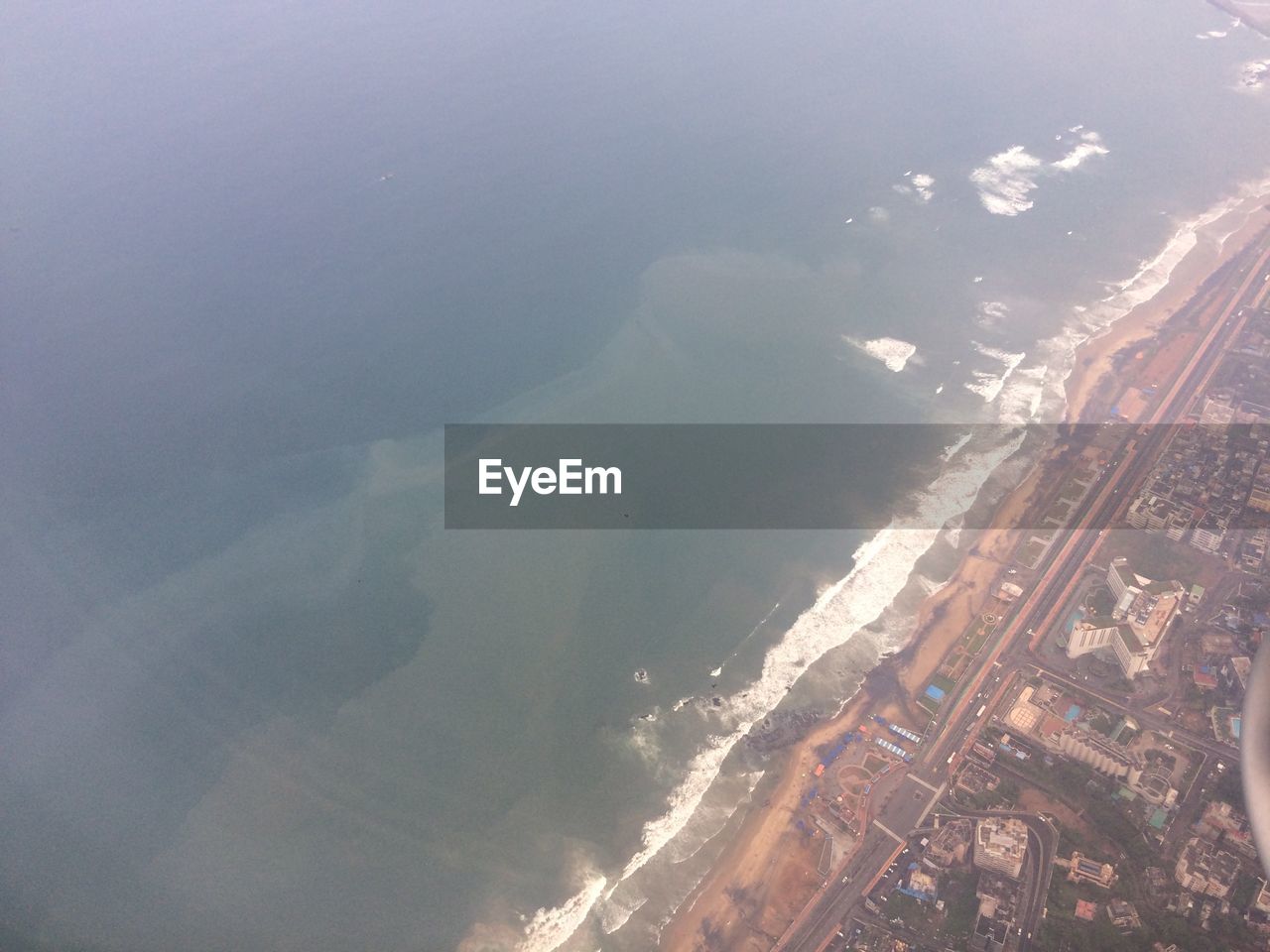 AERIAL VIEW OF SEA AGAINST SKY