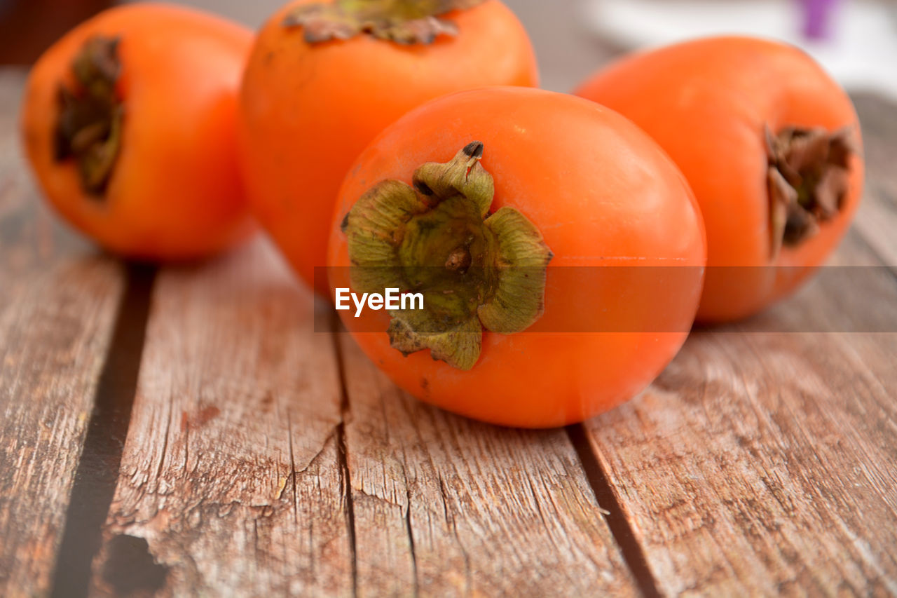 CLOSE-UP OF ORANGE ON TABLE