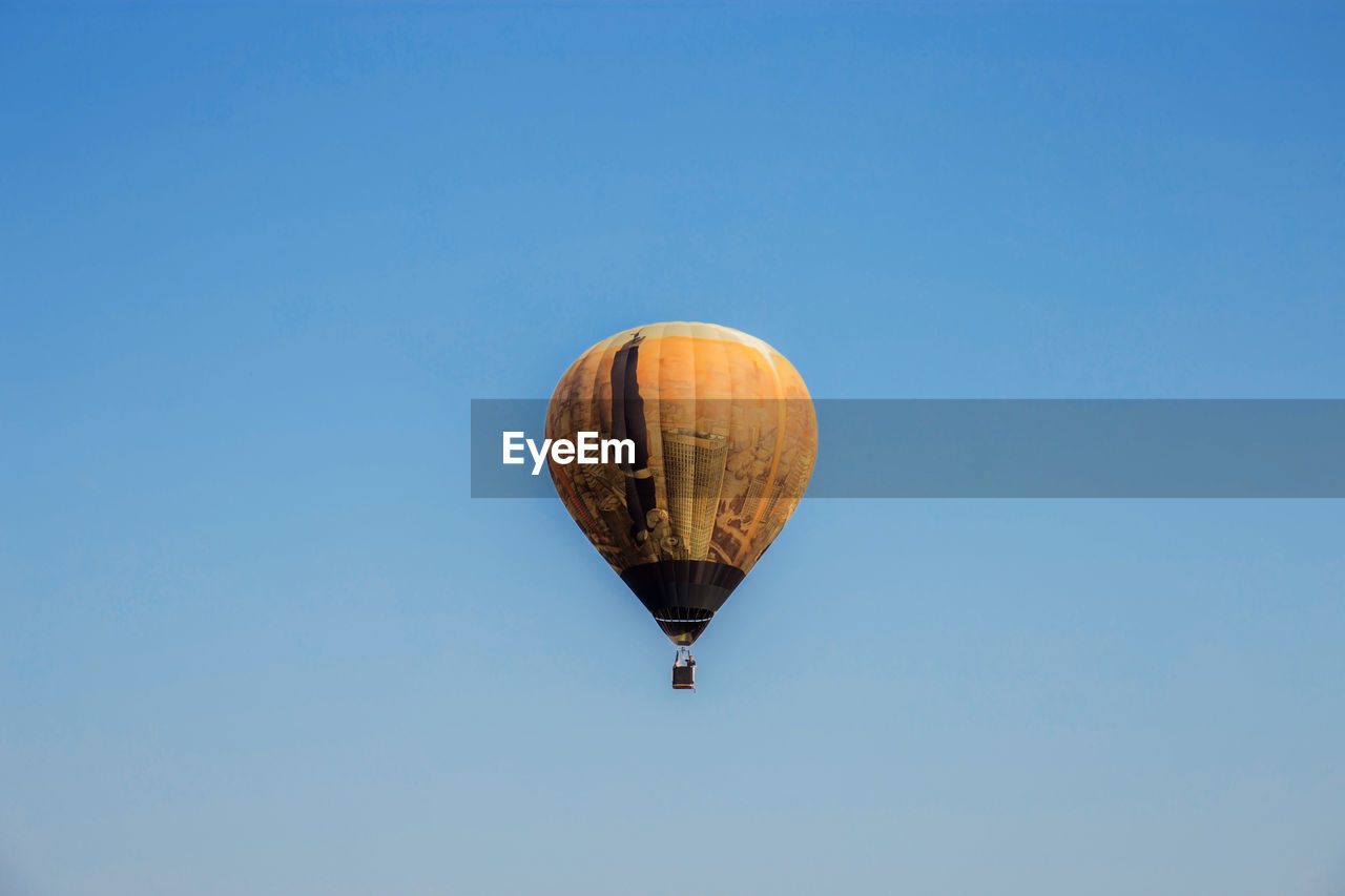 LOW ANGLE VIEW OF HOT AIR BALLOON AGAINST CLEAR SKY