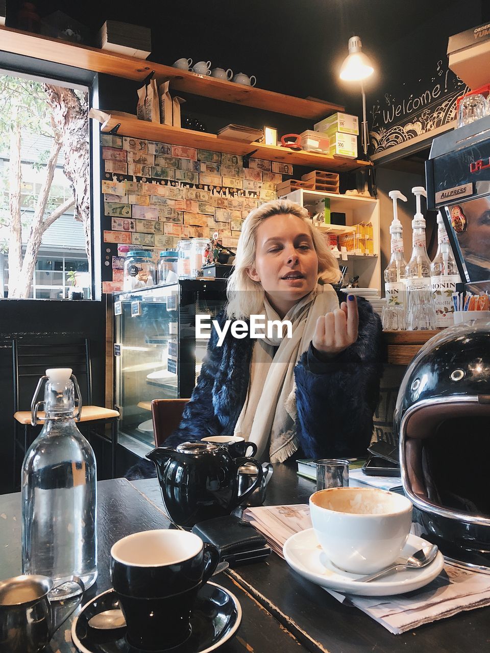 PORTRAIT OF WOMAN WITH COFFEE