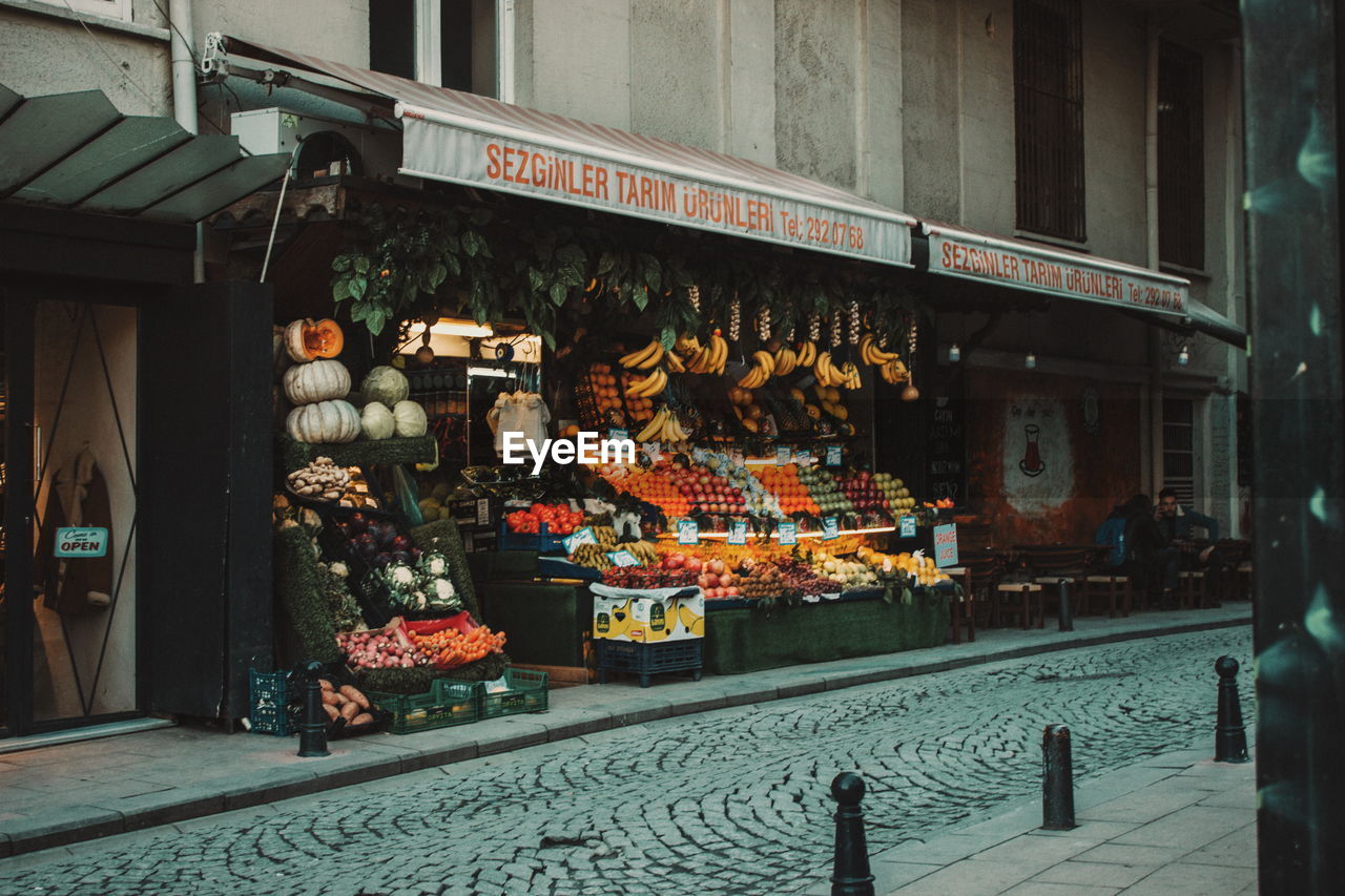 HIGH ANGLE VIEW OF MARKET FOR SALE AT STREET IN CITY