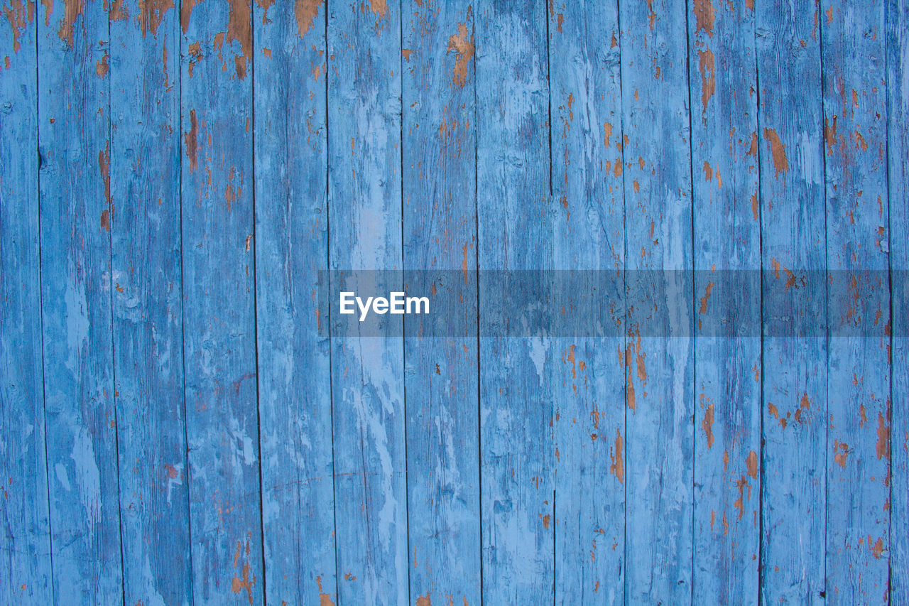 FULL FRAME SHOT OF BLUE WOODEN WALL