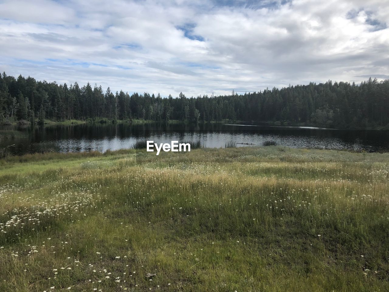 SCENIC VIEW OF LAKE AGAINST CLOUDY SKY