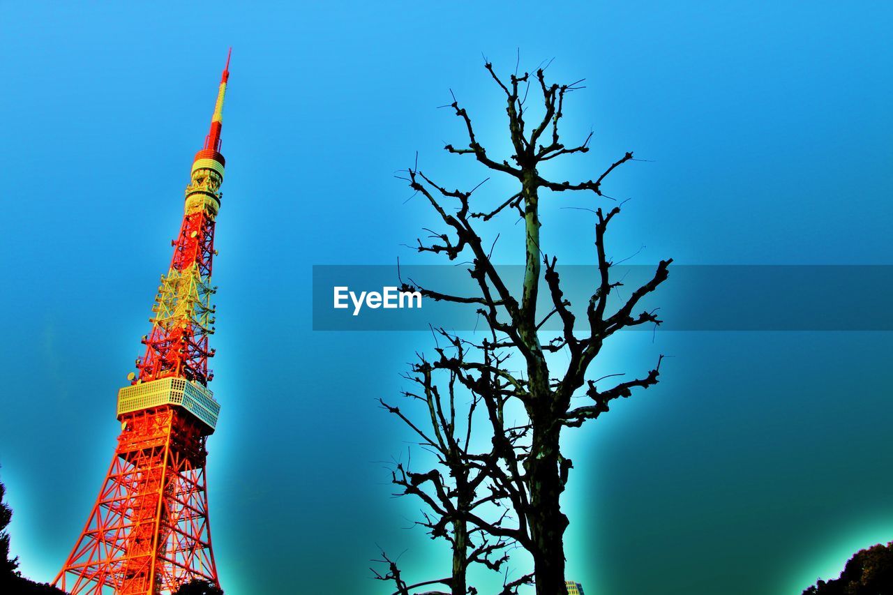 LOW ANGLE VIEW OF TOWER AGAINST CLEAR BLUE SKY