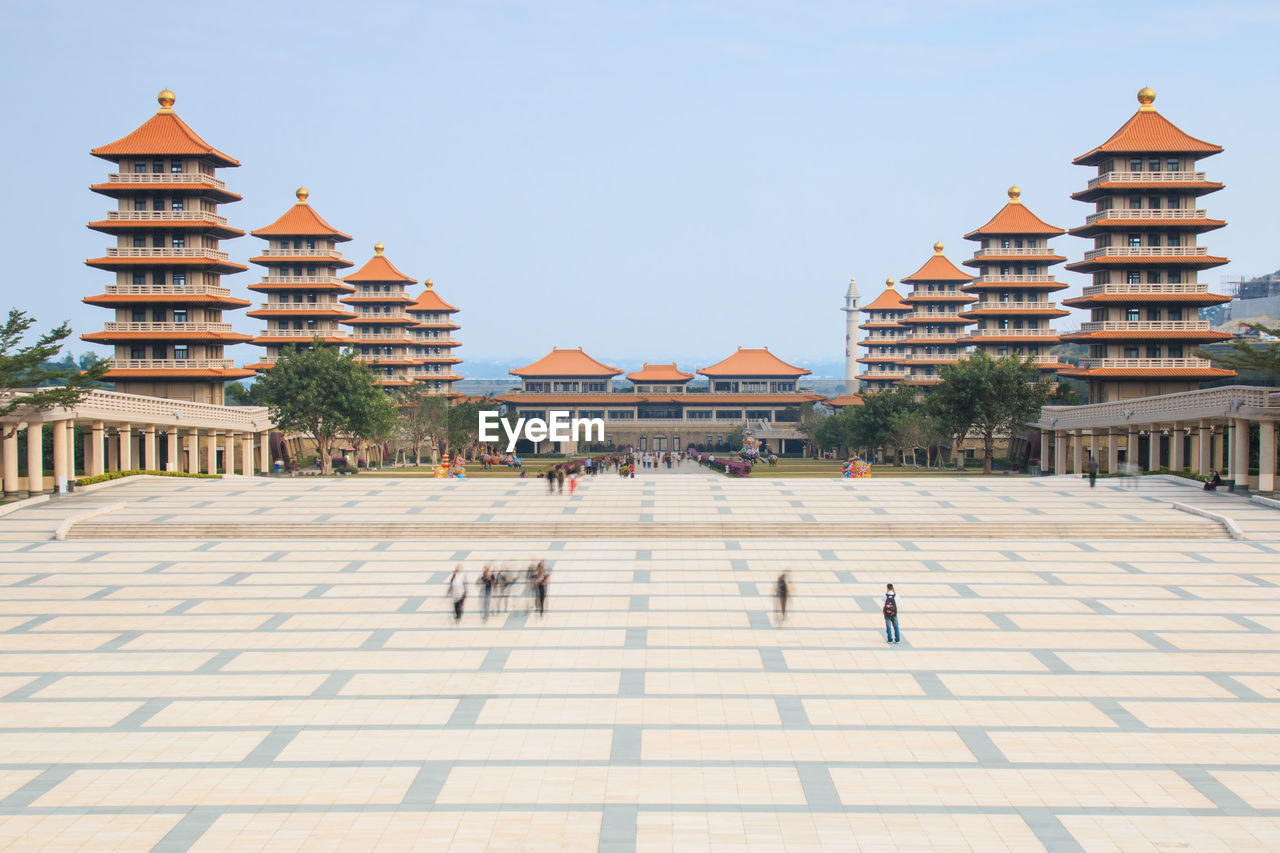 VIEW OF BUILDINGS IN CITY