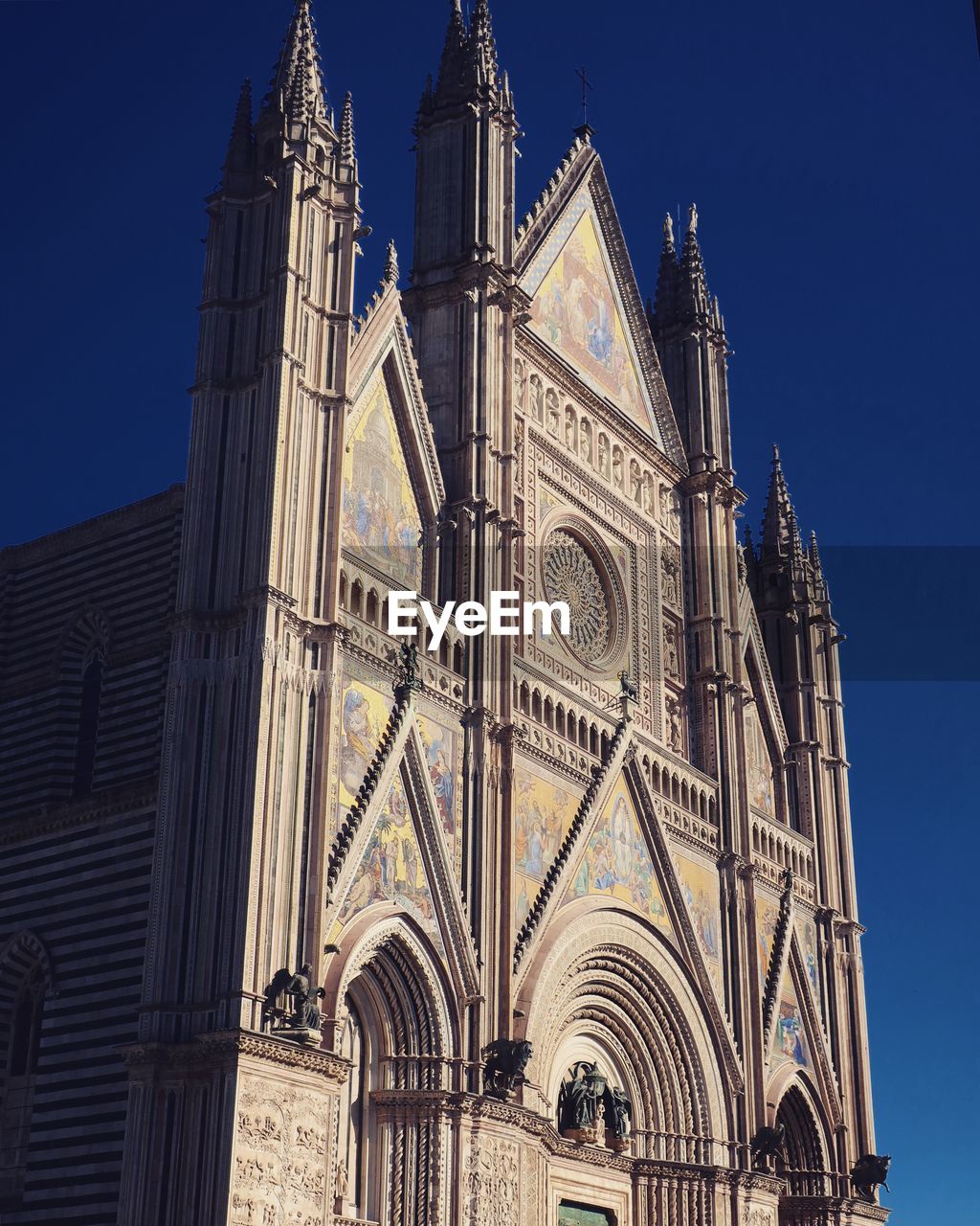 LOW ANGLE VIEW OF CATHEDRAL AGAINST SKY