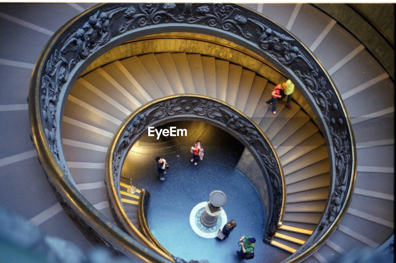 HIGH ANGLE VIEW OF SPIRAL STAIRCASE IN CORRIDOR