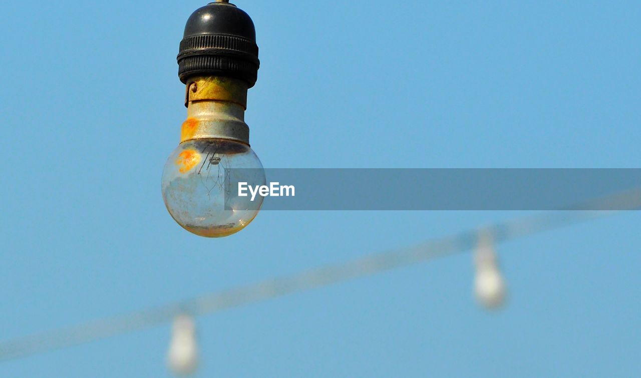 LOW ANGLE VIEW OF LIGHT BULBS AGAINST SKY