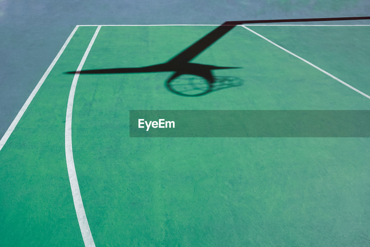 sports, net, flooring, green, tennis court, high angle view, sports equipment, tennis, no people, line, sport venue, day, floor, competition, soccer-specific stadium, absence