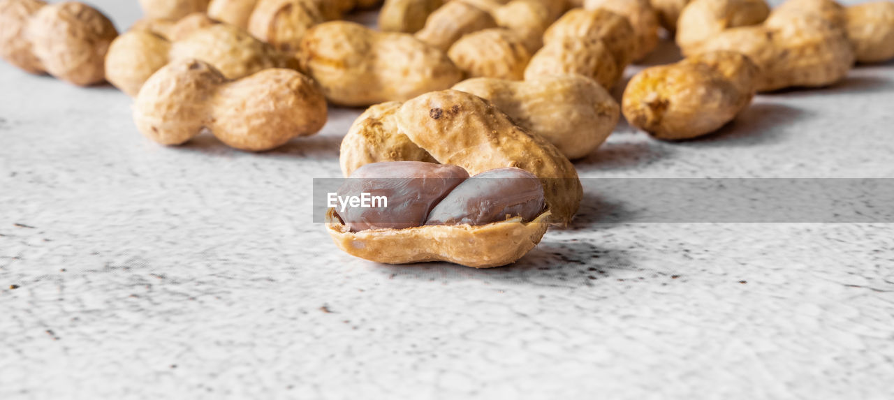 HIGH ANGLE VIEW OF COOKIES ON TABLE