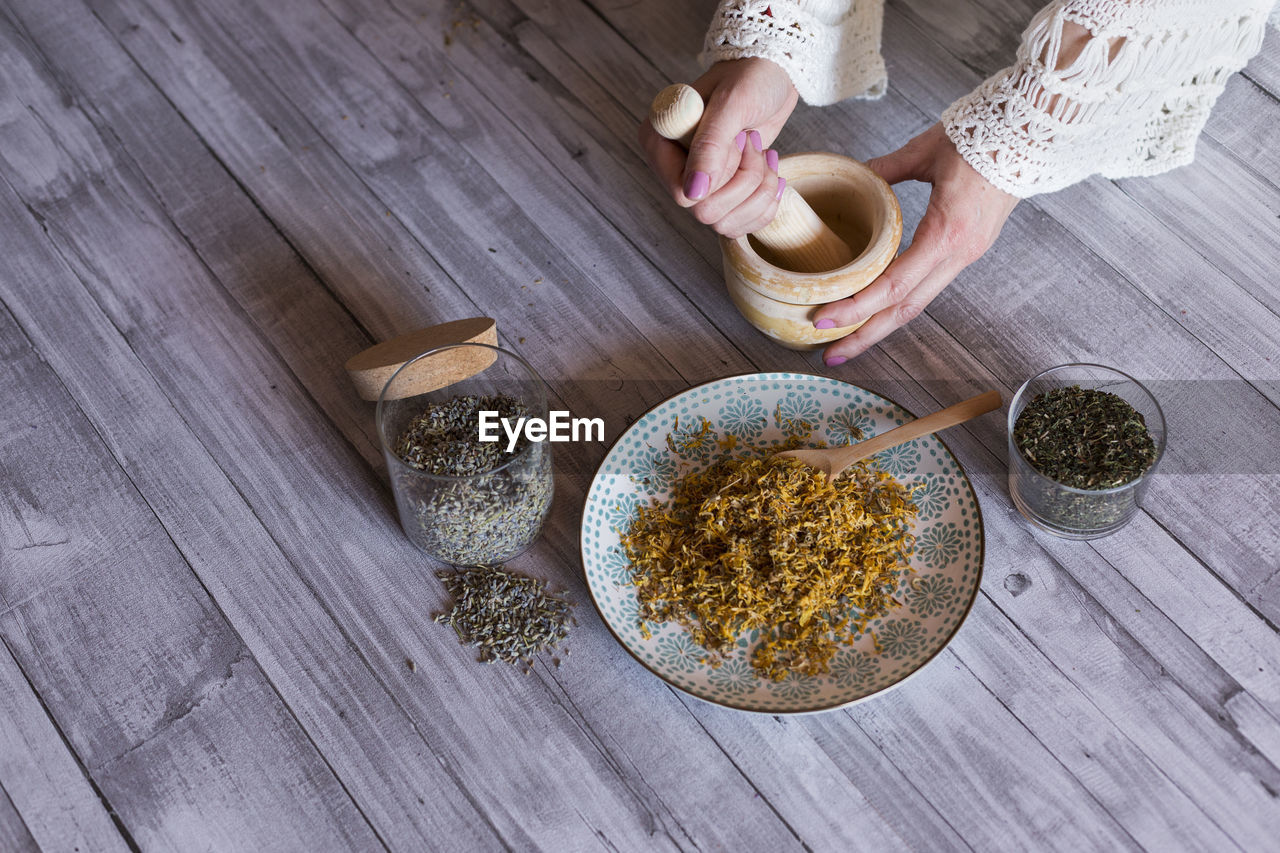 HIGH ANGLE VIEW OF WOMAN PREPARING FOOD