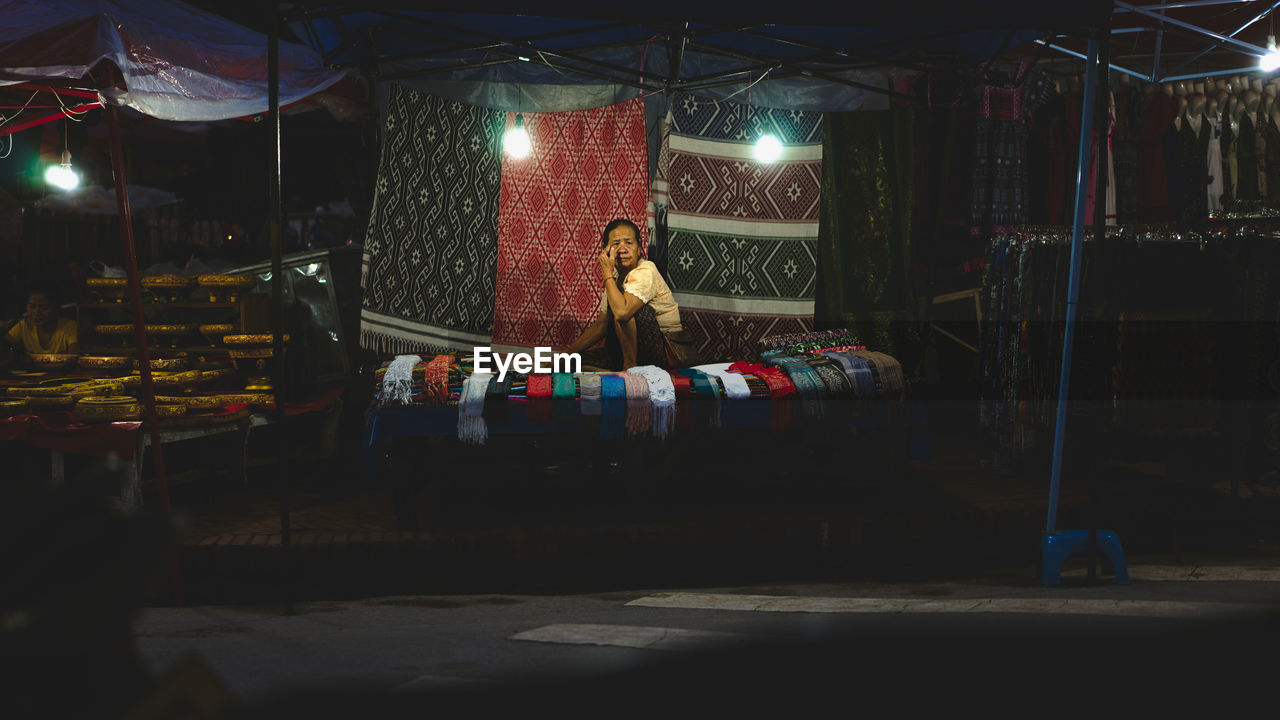 ILLUMINATED LANTERNS FOR SALE IN MARKET