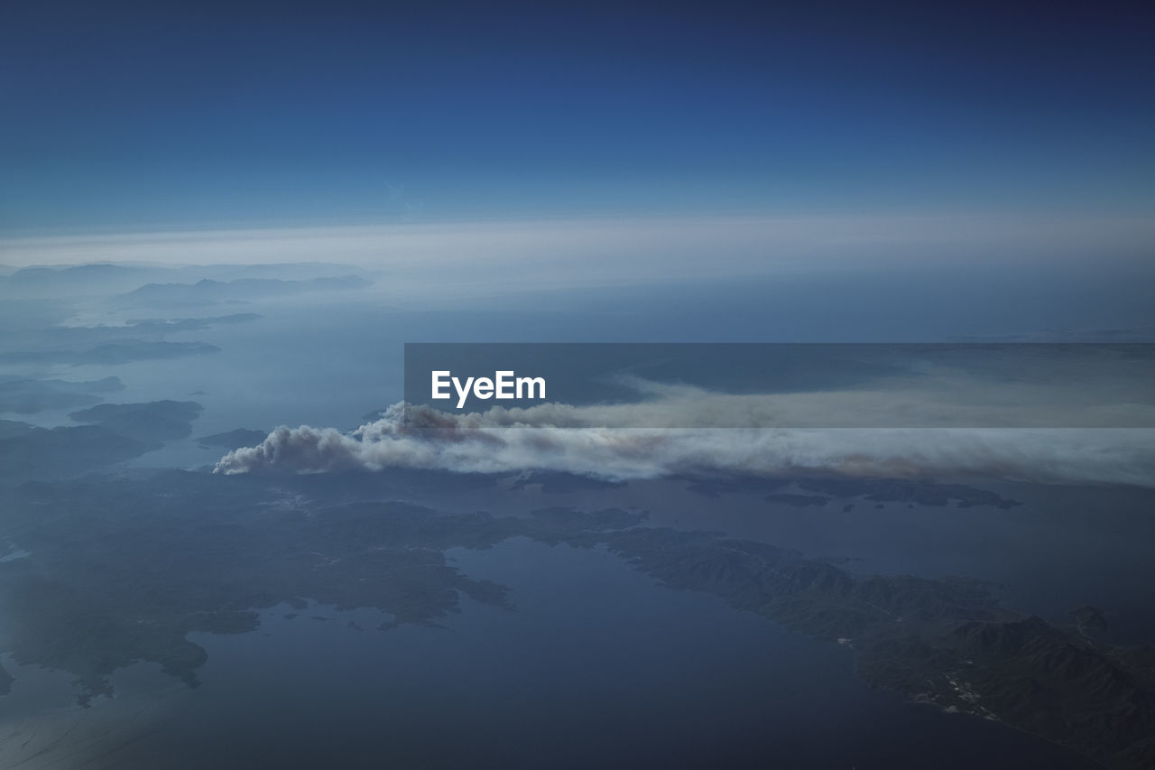 AERIAL VIEW OF SEA AGAINST SKY