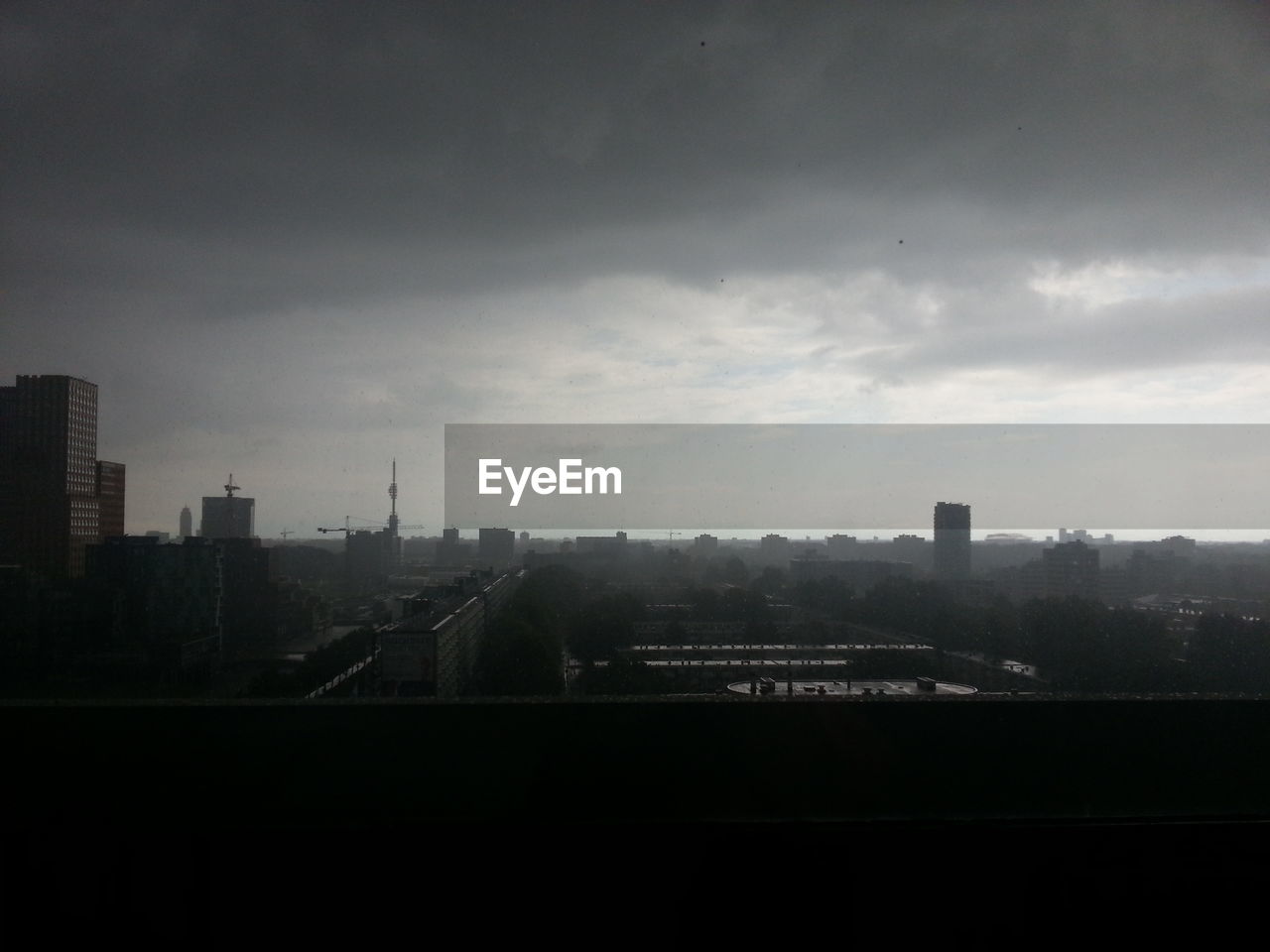 VIEW OF CITYSCAPE AGAINST THE SKY