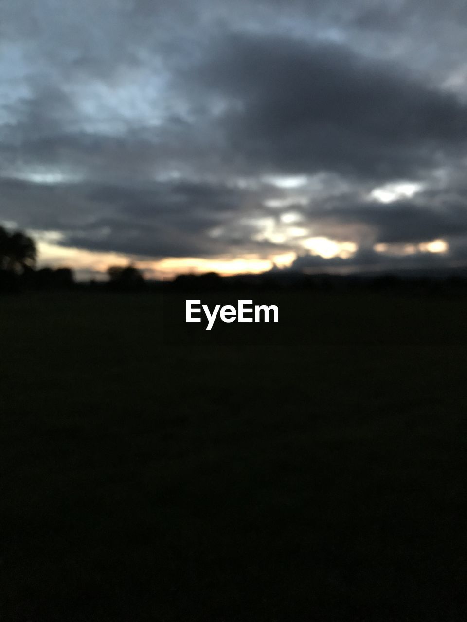 SCENIC VIEW OF LANDSCAPE AGAINST CLOUDY SKY