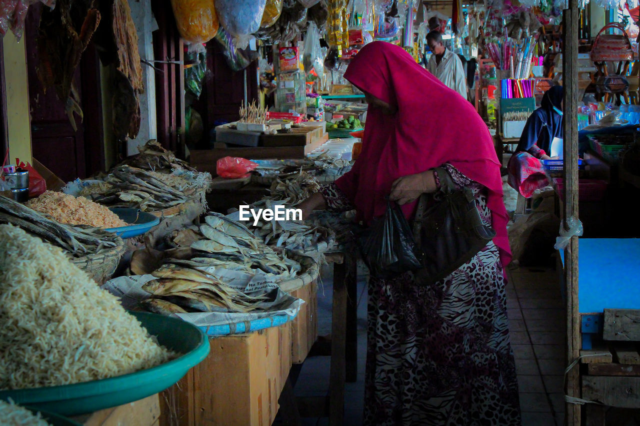 SIDE VIEW OF A MARKET STALL FOR SALE AT STREET