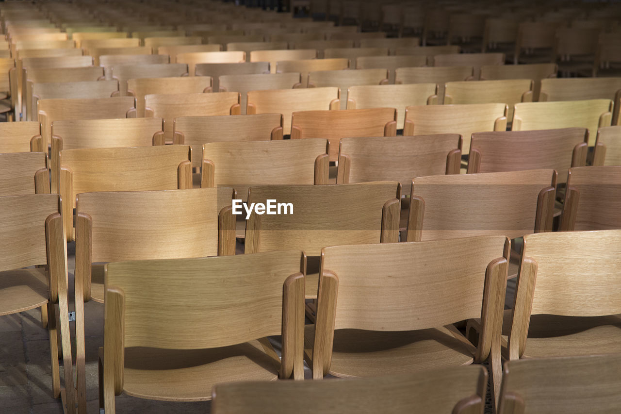 HIGH ANGLE VIEW OF EMPTY CHAIRS IN ROOM