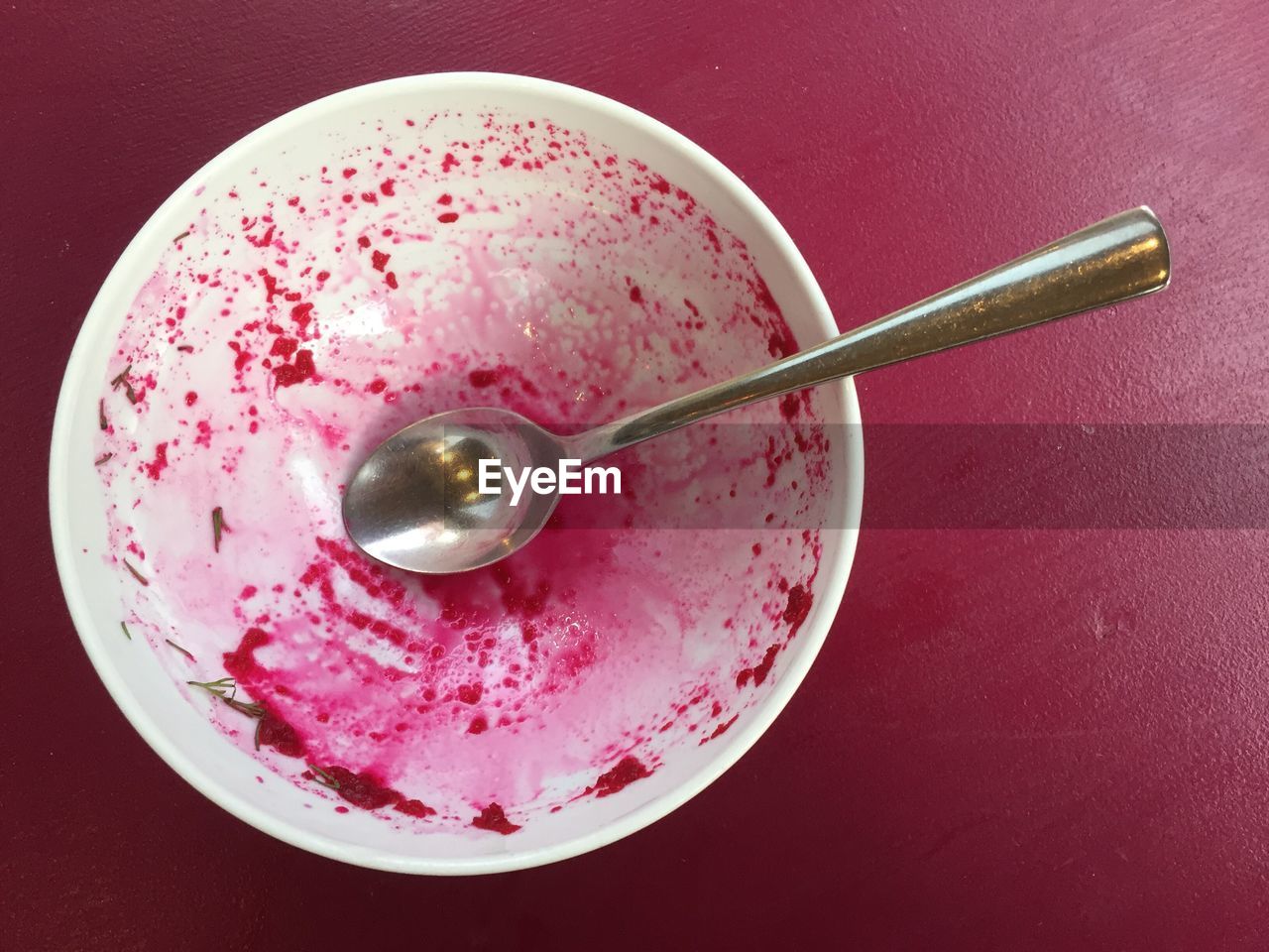 HIGH ANGLE VIEW OF ICE CREAM IN CONTAINER