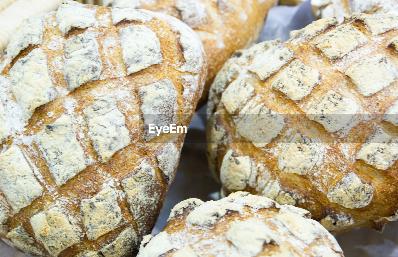 CLOSE-UP OF BREAD