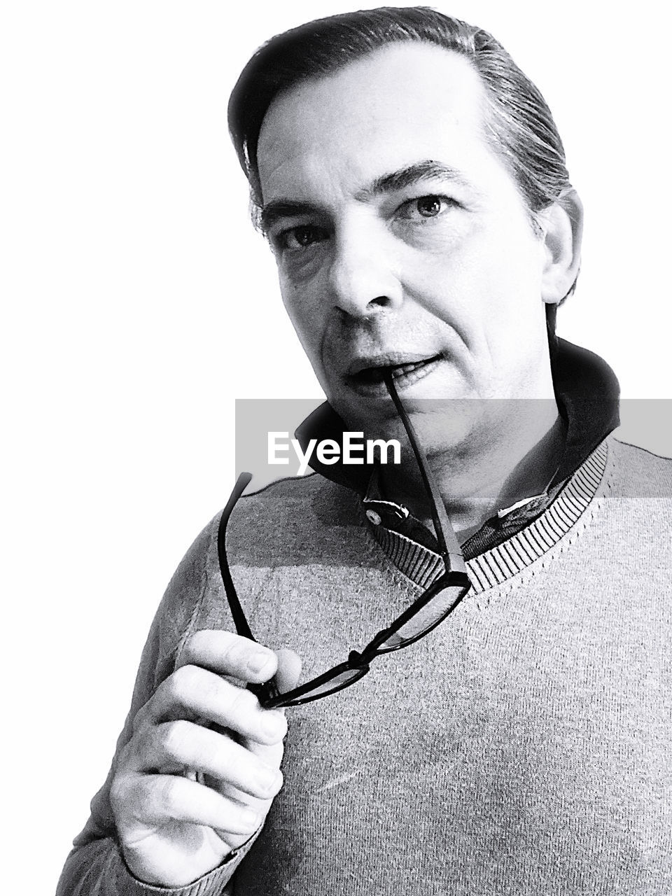 PORTRAIT OF YOUNG MAN WEARING EYEGLASSES AGAINST WHITE BACKGROUND