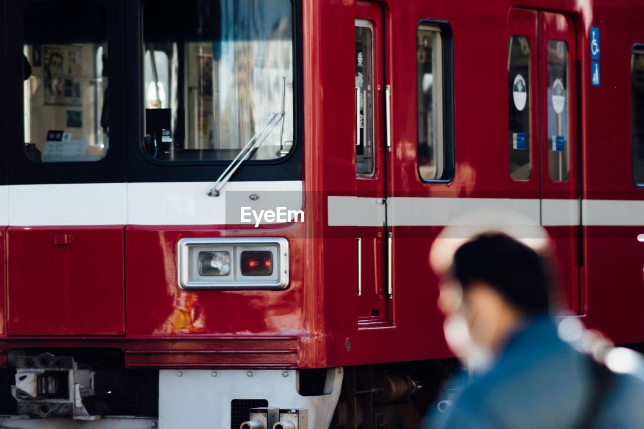 MIDSECTION OF MAN IN SUBWAY TRAIN