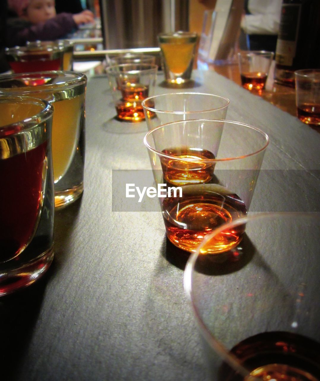 CLOSE-UP OF WINE GLASS ON TABLE