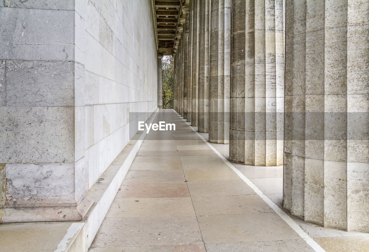 VIEW OF EMPTY CORRIDOR OF BUILDING