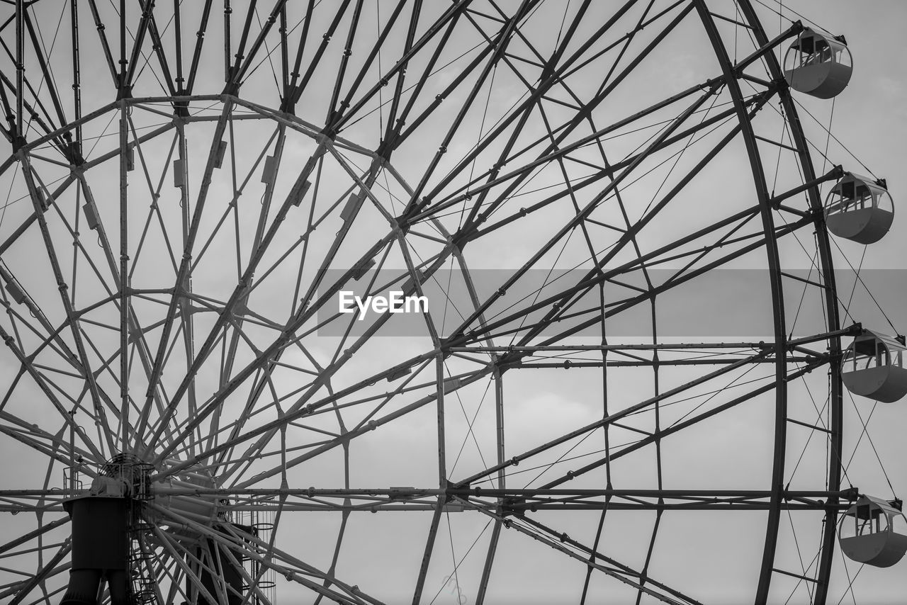 LOW ANGLE VIEW OF WHEEL AGAINST SKY