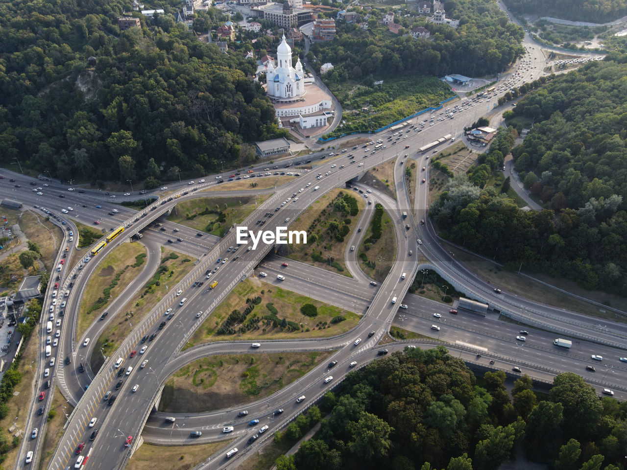 HIGH ANGLE VIEW OF BRIDGE OVER ROAD IN CITY