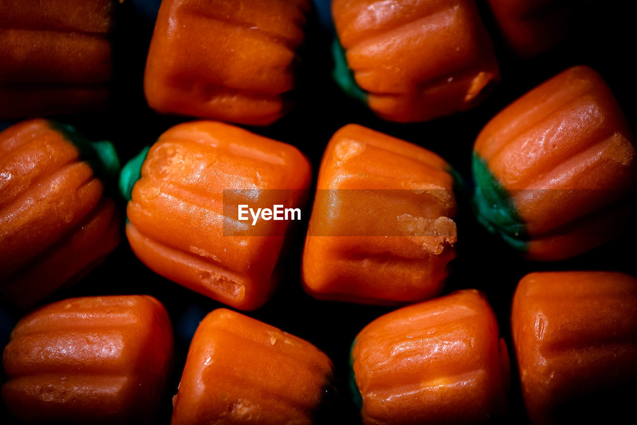 FULL FRAME SHOT OF FRESH TOMATOES