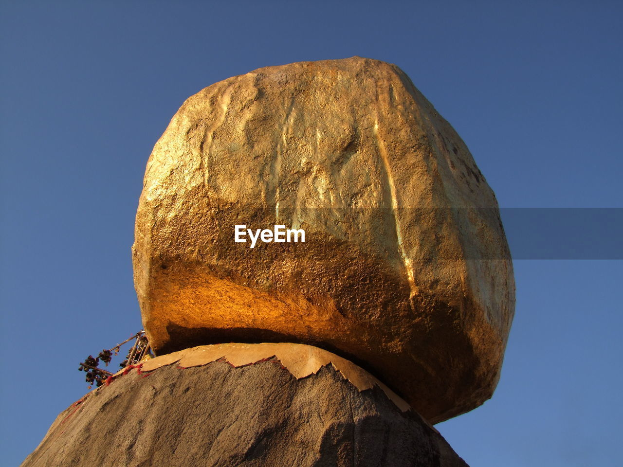 CLOSE-UP OF ROCK AGAINST CLEAR SKY