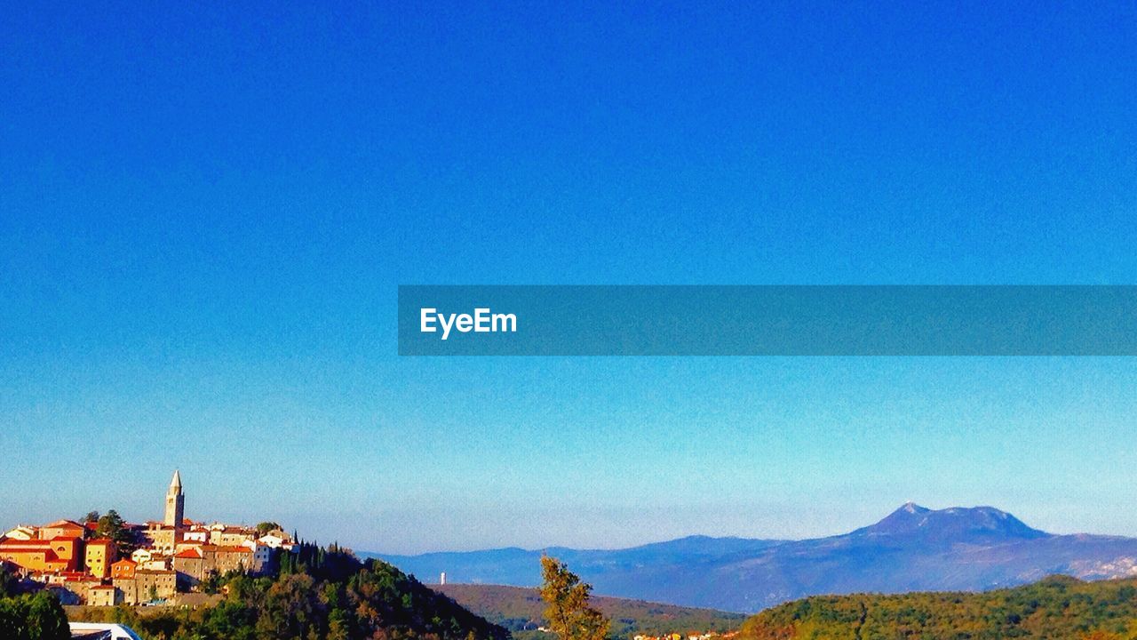 SCENIC SHOT OF MOUNTAINS AGAINST CLEAR BLUE SKY