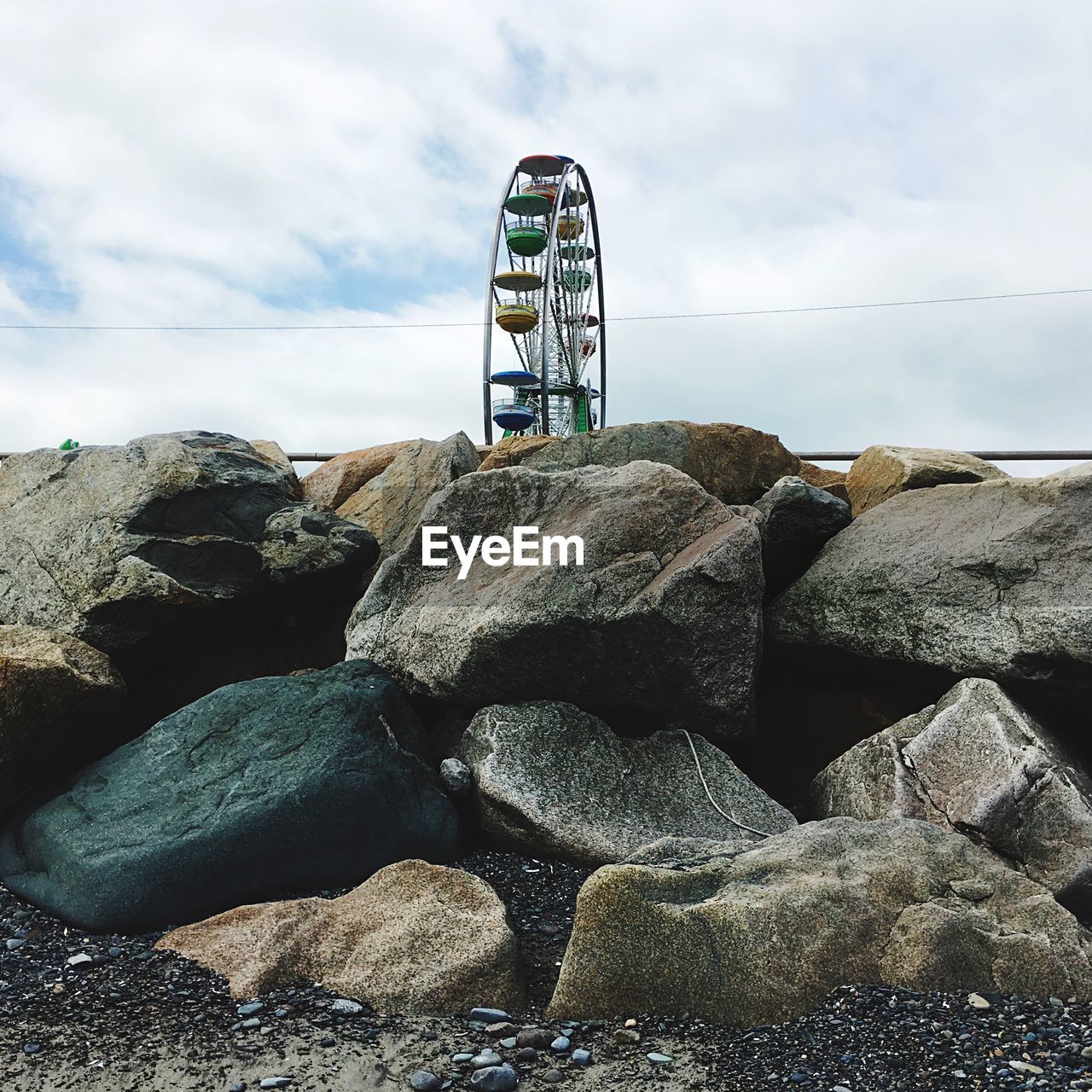 VIEW OF ROCKS ON SHORE AGAINST SKY