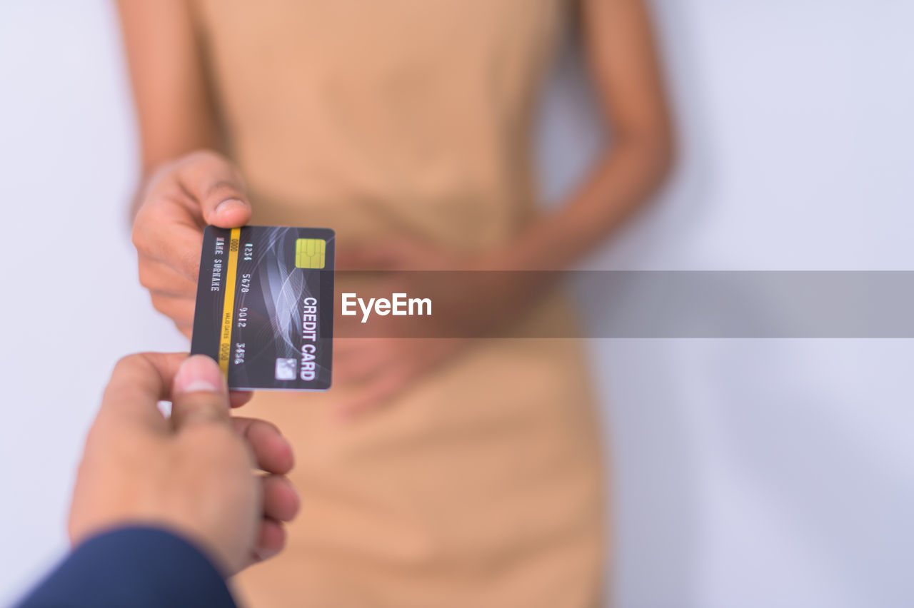 CLOSE-UP OF WOMAN HAND HOLDING CAMERA