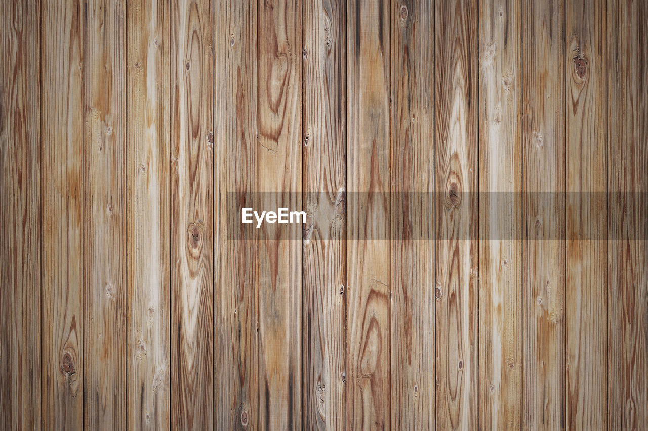 FULL FRAME SHOT OF WOODEN FENCE