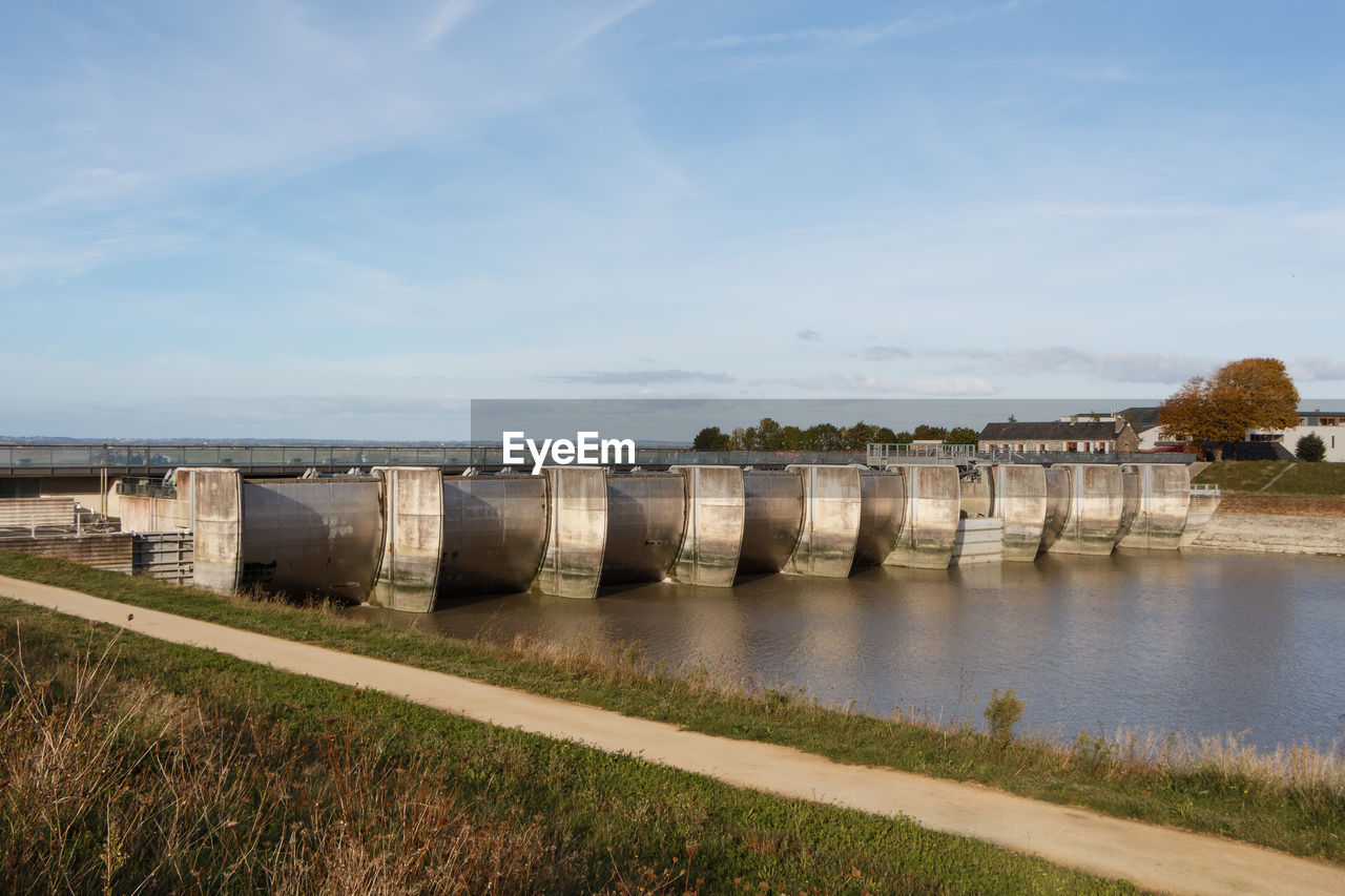 VIEW OF DAM AGAINST SKY