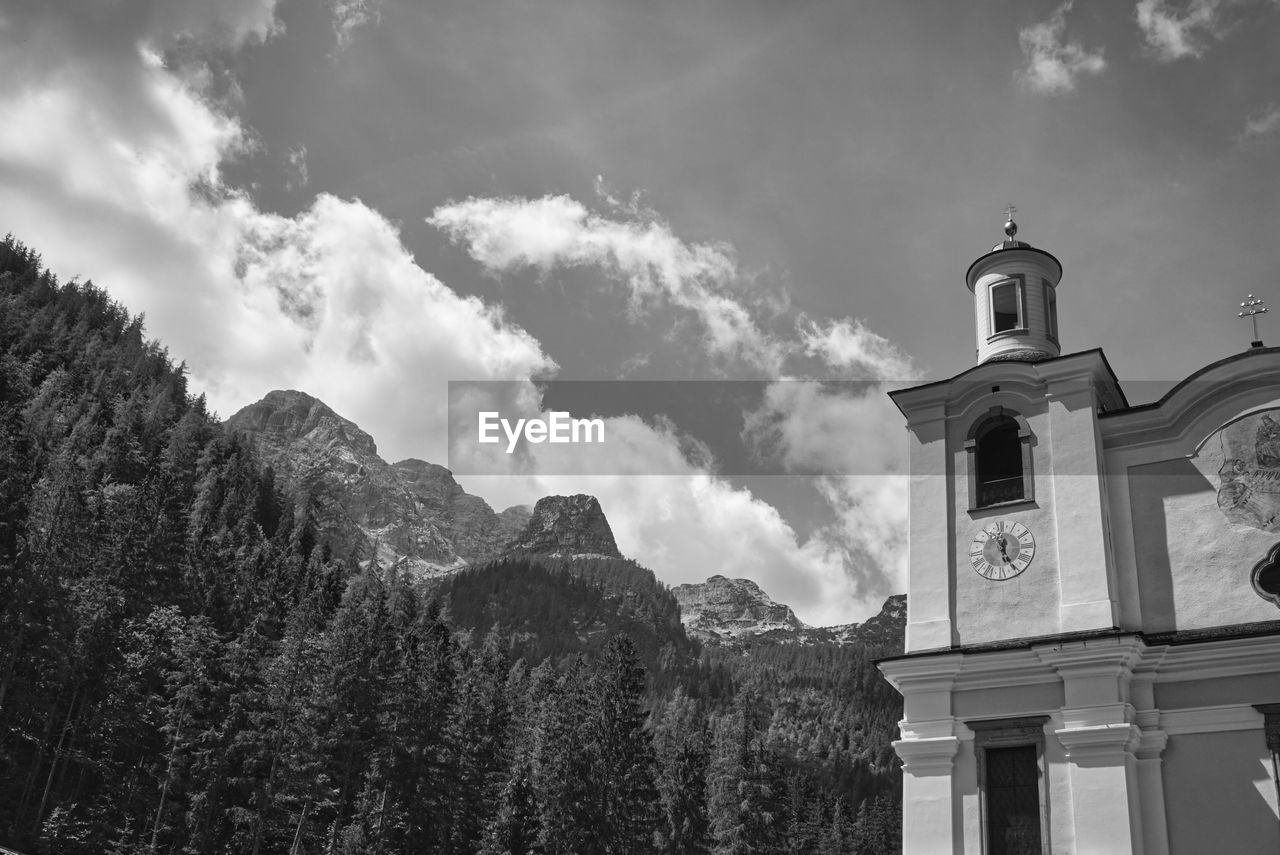 LOW ANGLE VIEW OF CHURCH AND BUILDINGS AGAINST SKY