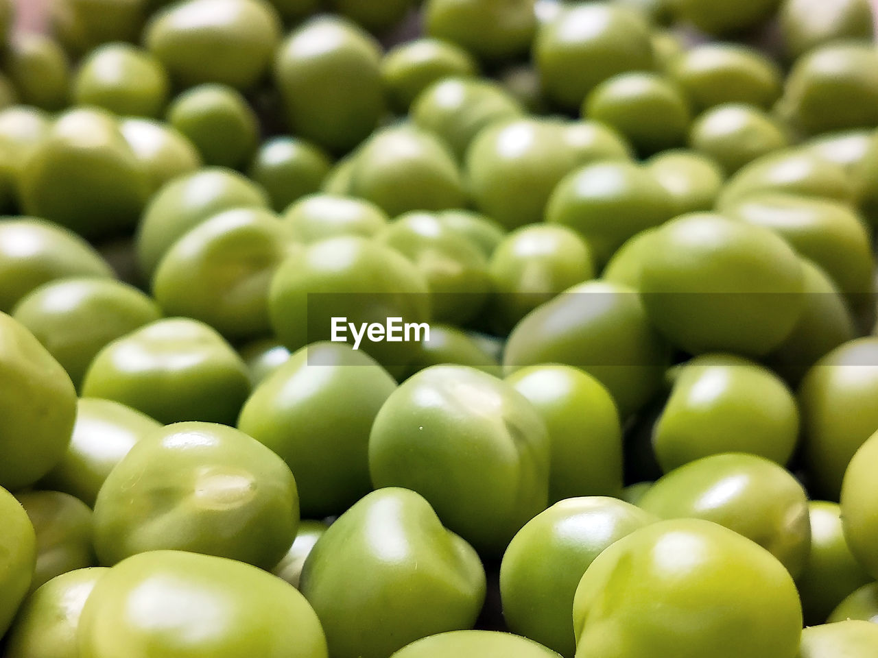 FULL FRAME SHOT OF GREEN FRUITS FOR SALE