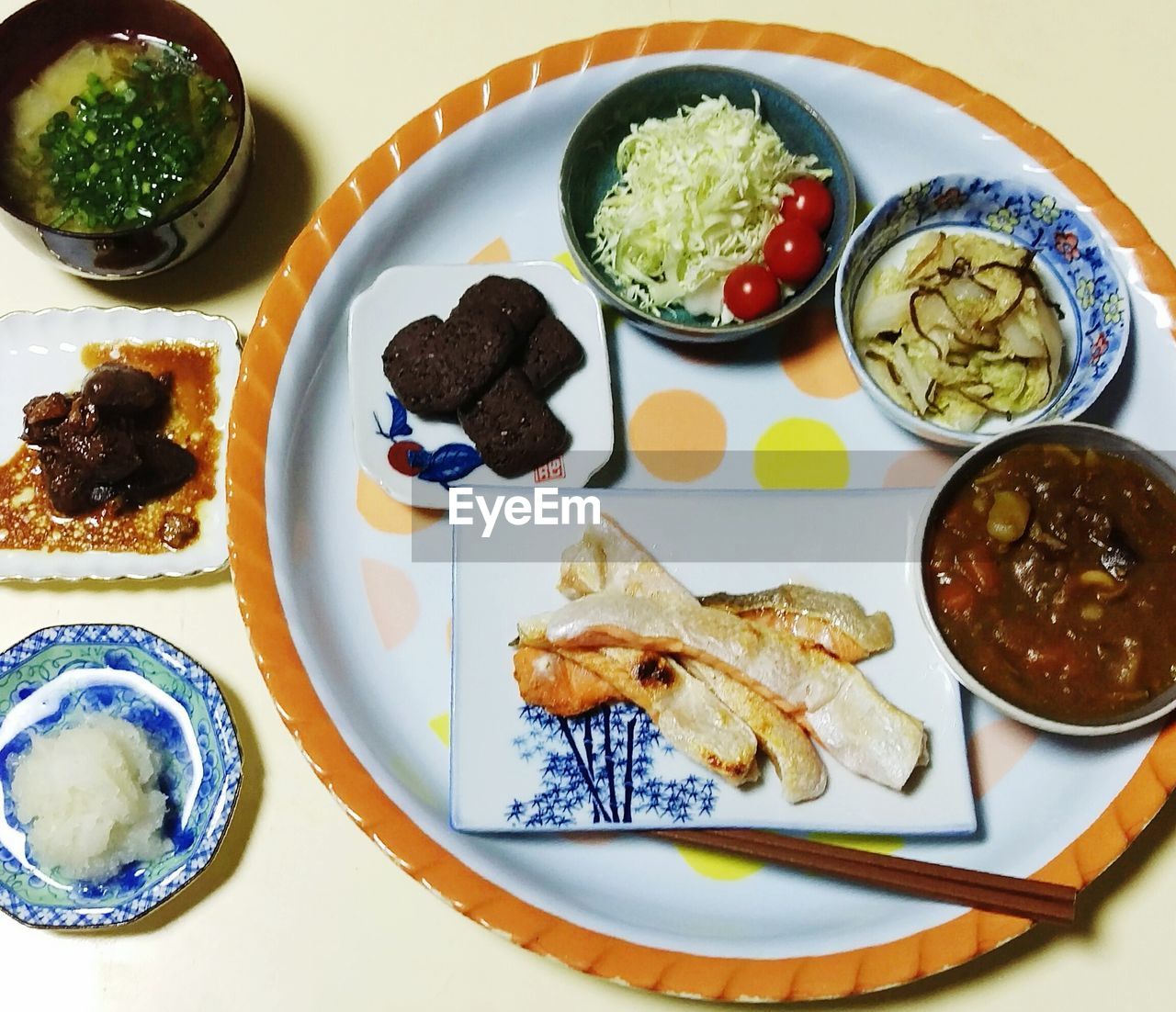 HIGH ANGLE VIEW OF BREAKFAST ON TABLE