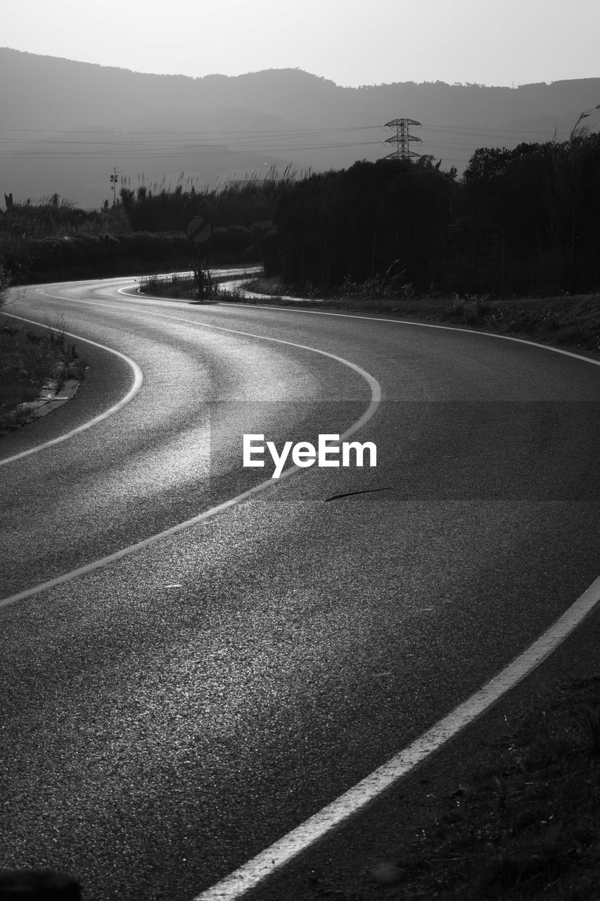 VIEW OF EMPTY ROAD