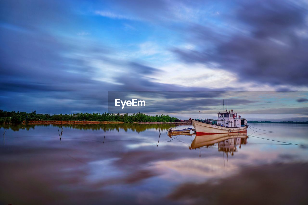 BOATS MOORED ON SEA AGAINST SKY