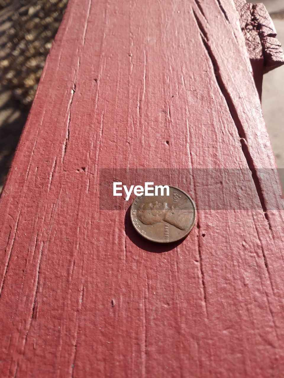 CLOSE-UP OF RUSTY METAL